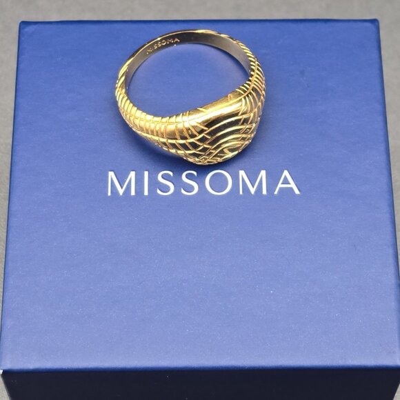 Missoma 18k Gold Plated Serpent Textured Signet Ring Size 10 - Picture 1 of 12